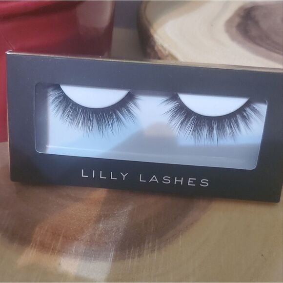 Lilly Lashes in Atlanta - Picture 3 of 7